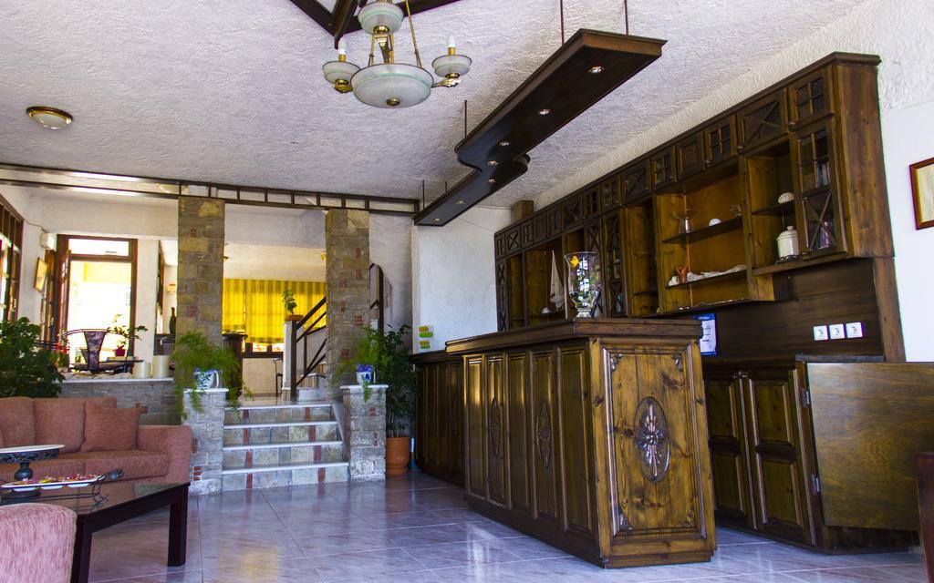 Hesperia Hotel Karlovassi Esterno foto