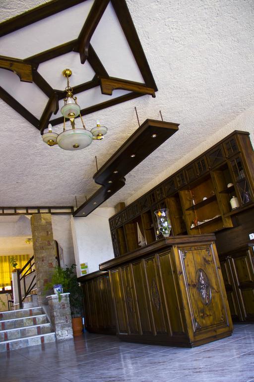 Hesperia Hotel Karlovassi Esterno foto