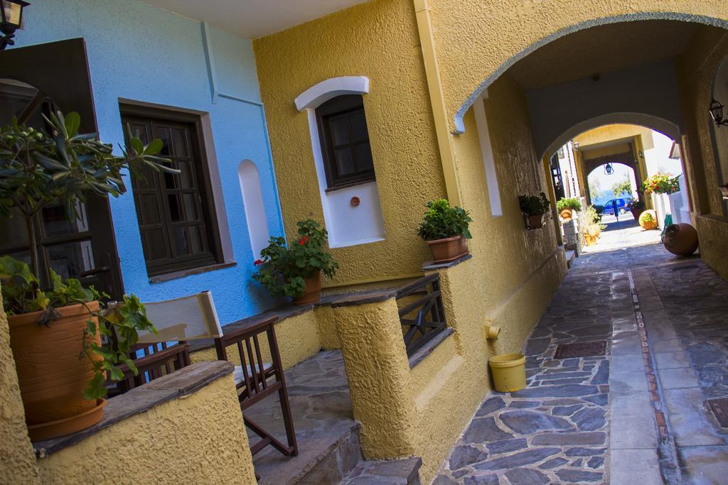 Hesperia Hotel Karlovassi Esterno foto