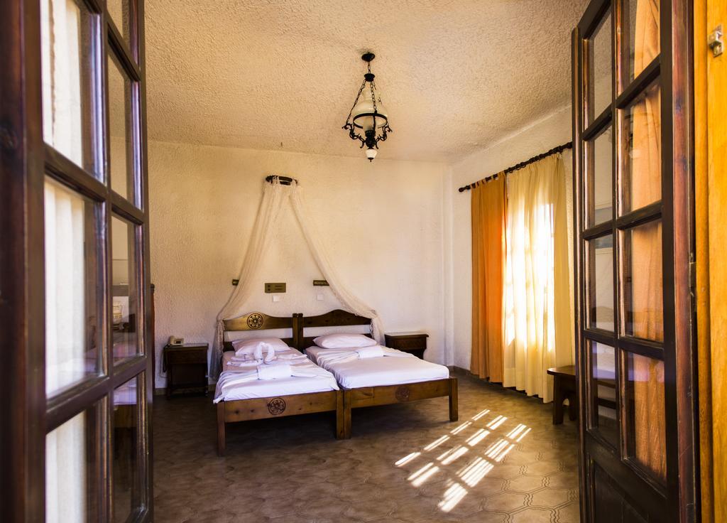Hesperia Hotel Karlovassi Esterno foto