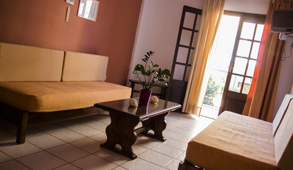Hesperia Hotel Karlovassi Esterno foto