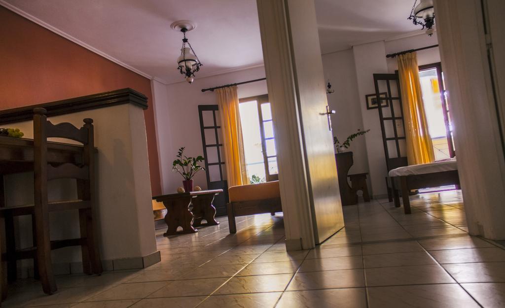 Hesperia Hotel Karlovassi Camera foto