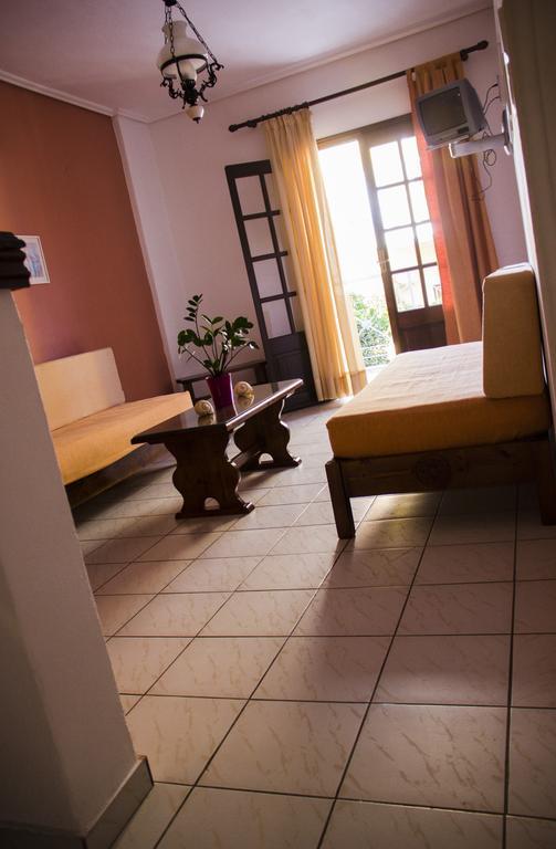 Hesperia Hotel Karlovassi Esterno foto