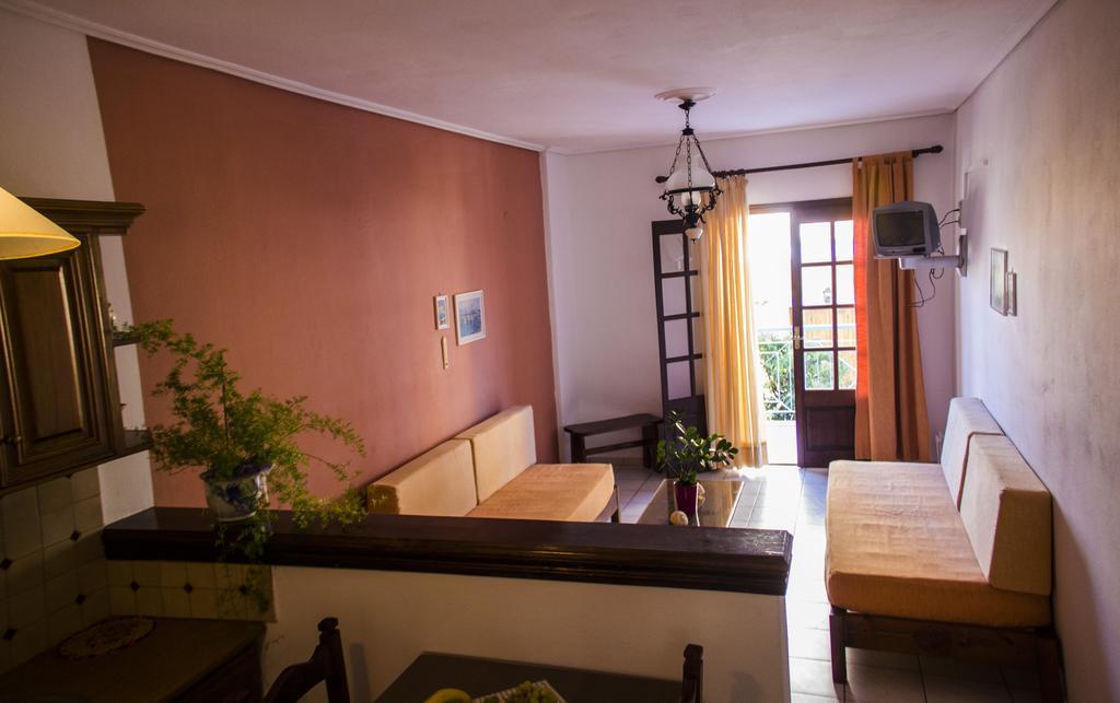 Hesperia Hotel Karlovassi Camera foto
