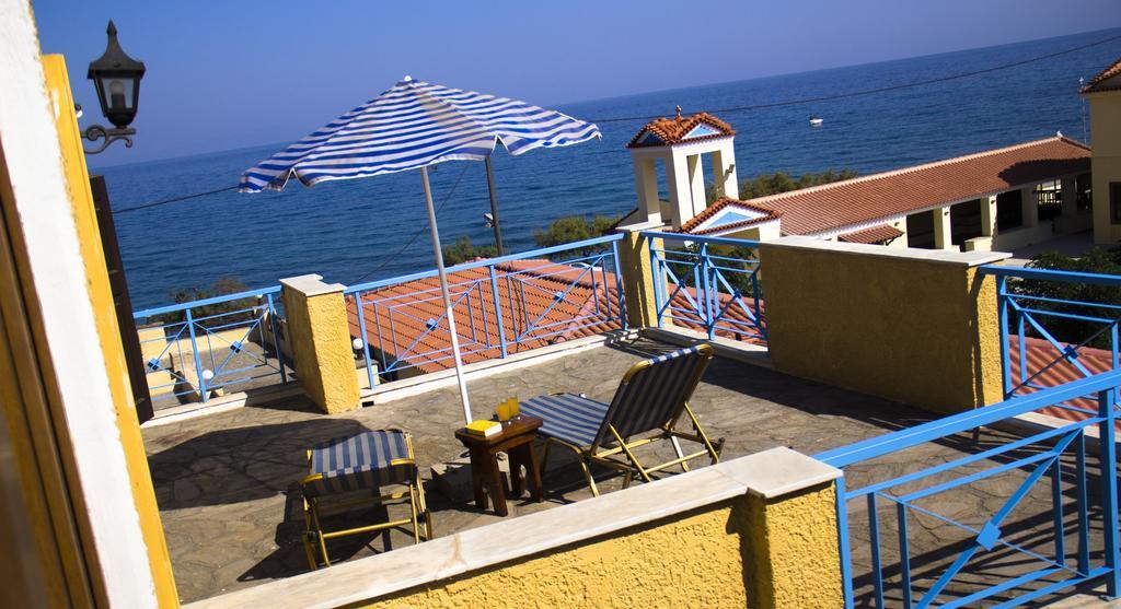 Hesperia Hotel Karlovassi Esterno foto