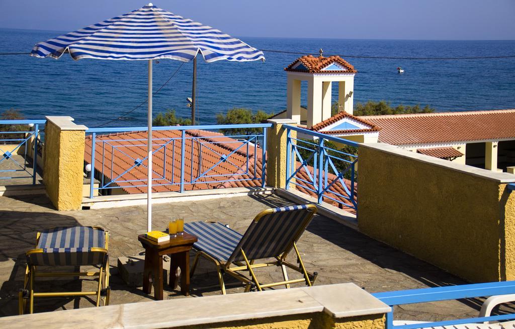 Hesperia Hotel Karlovassi Esterno foto