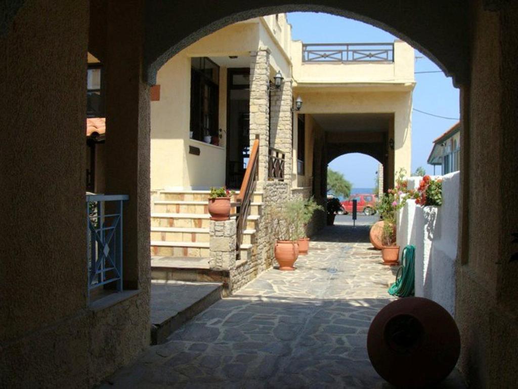 Hesperia Hotel Karlovassi Esterno foto