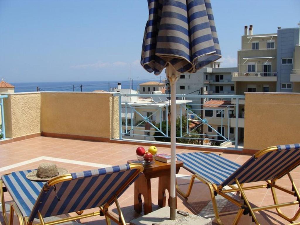 Hesperia Hotel Karlovassi Esterno foto