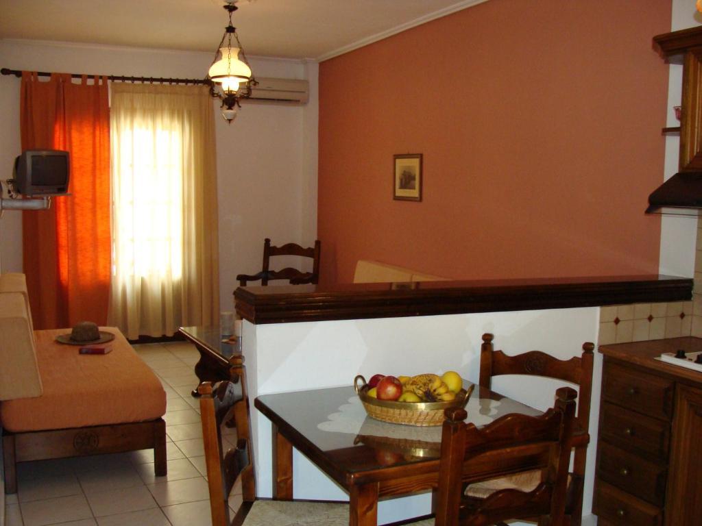 Hesperia Hotel Karlovassi Camera foto