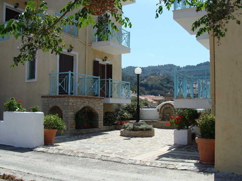 Hesperia Hotel Karlovassi Esterno foto